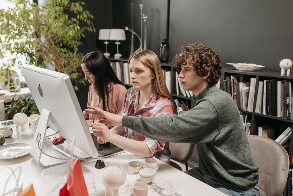 UX/UI Design Ausbildung Visualisierung von Wireframes und UI-Komponenten